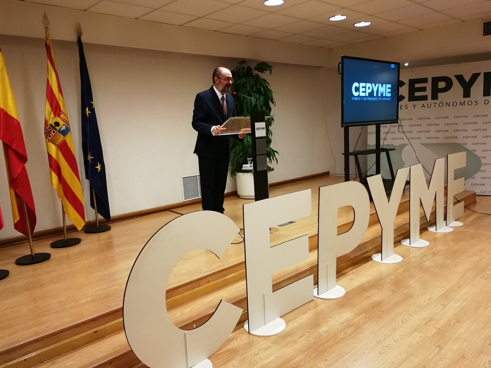 CEOE Aragón y CEPYME Aragón lamentan la muerte de Javier Lambán, figura clave para el diálogo social y la vertebración económica de la Comunidad