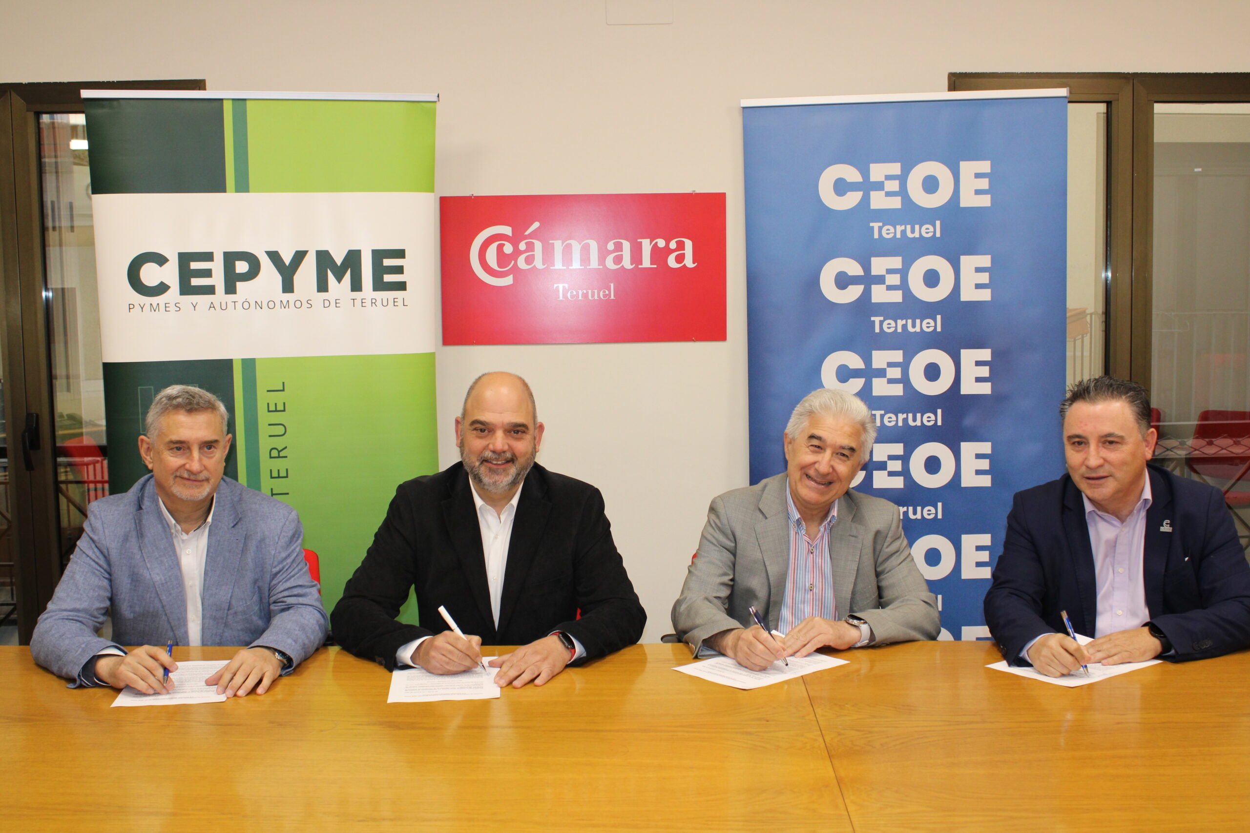 CEPYME Teruel firma un convenio de colaboración con la Asociación Española contra el Cáncer