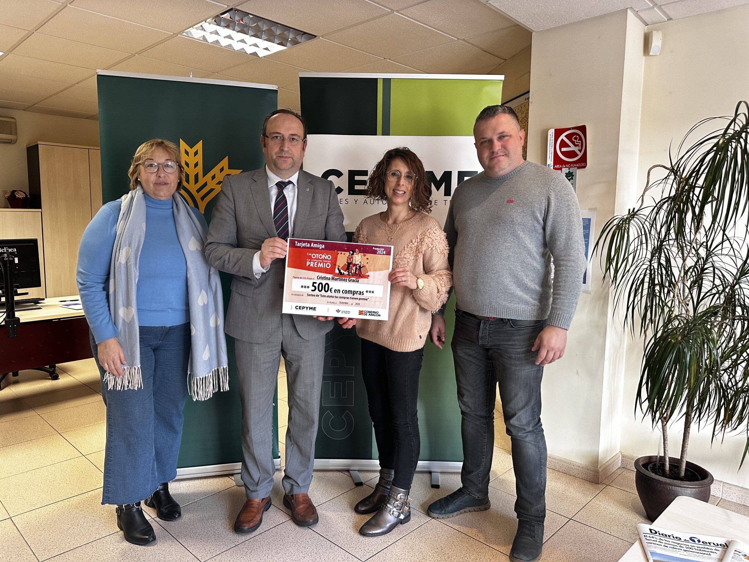 El premio de la campaña provincial de compras Tarjeta Amiga de CEPYME Teruel y Caja Rural de Teruel cae en Alcañiz