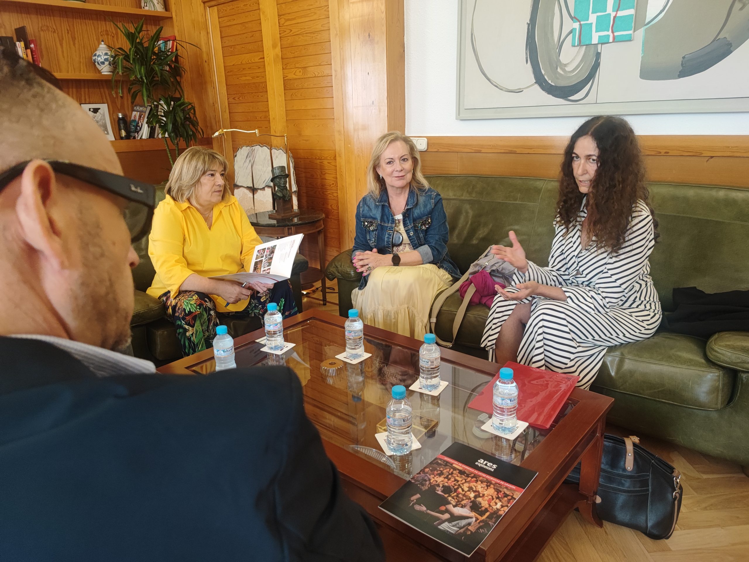 Ares sienta las bases de trabajo ante la Dirección General de Cultura