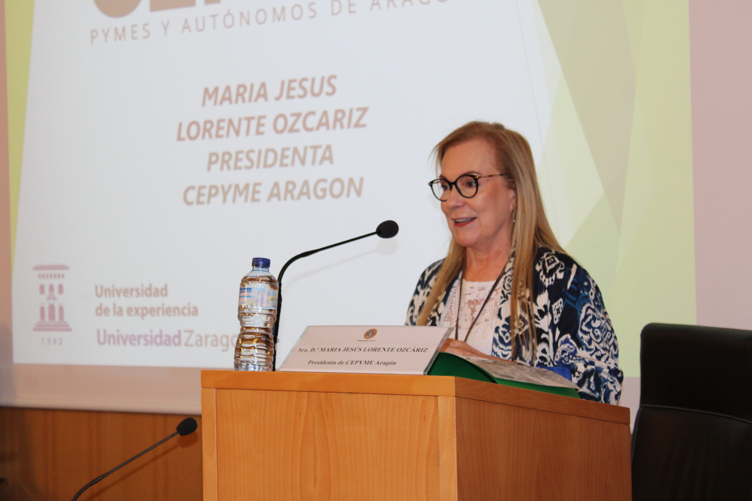 María Jesús Lorente inaugura el curso de la Universidad de la Experiencia de Teruel destacando el papel del emprendimiento y las pymes como motor social