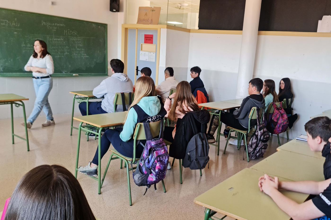 La Asociación Provincial Comercio Teruel imparte una charla en el IES Gúdar – Javalambre para promover el comercio local