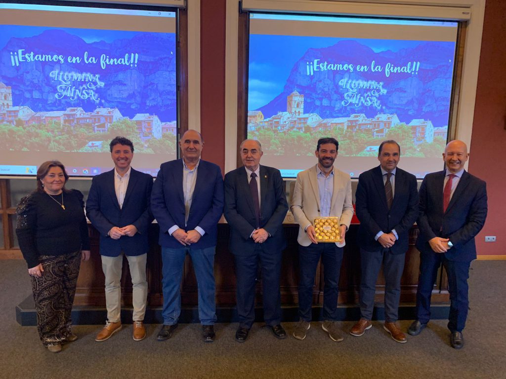 CEPYME Aragón, CEOE Aragón, el Consejo Aragonés de Cámaras y TuHuesca apoyan a Aínsa en la final del concurso ‘Juntos brillamos más’