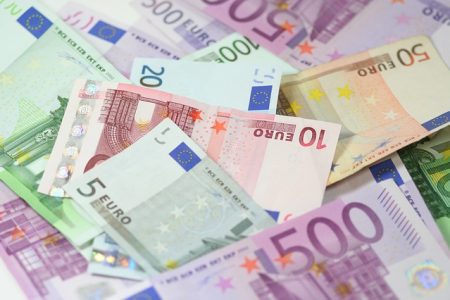 currency-3077900_640