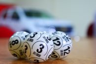 ¿Cómo tributan la lotería, las cestas o las comidas navideñas?