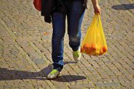 ¿Tu comercio cumple la normativa de bolsas de plástico?