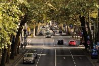 En los vehículos de hasta nueve plazas podrá ir una persona por fila de asientos